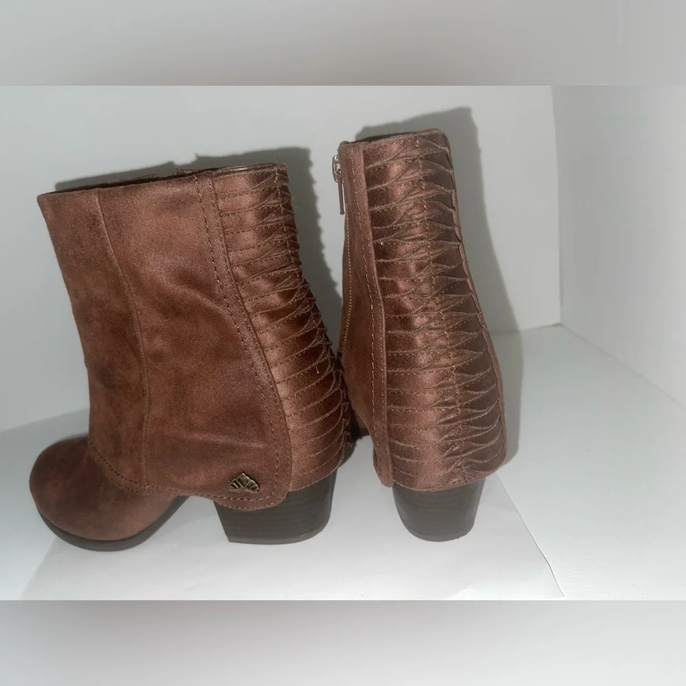 Fergilicious by Fergie Dark Brown Suede Ankle Boots – Size 7.5 M - Picture 2 of 7